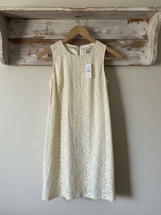 LOFT Dresses & Skirts - LOFT Cream Lace Sleeveless Shift Dress